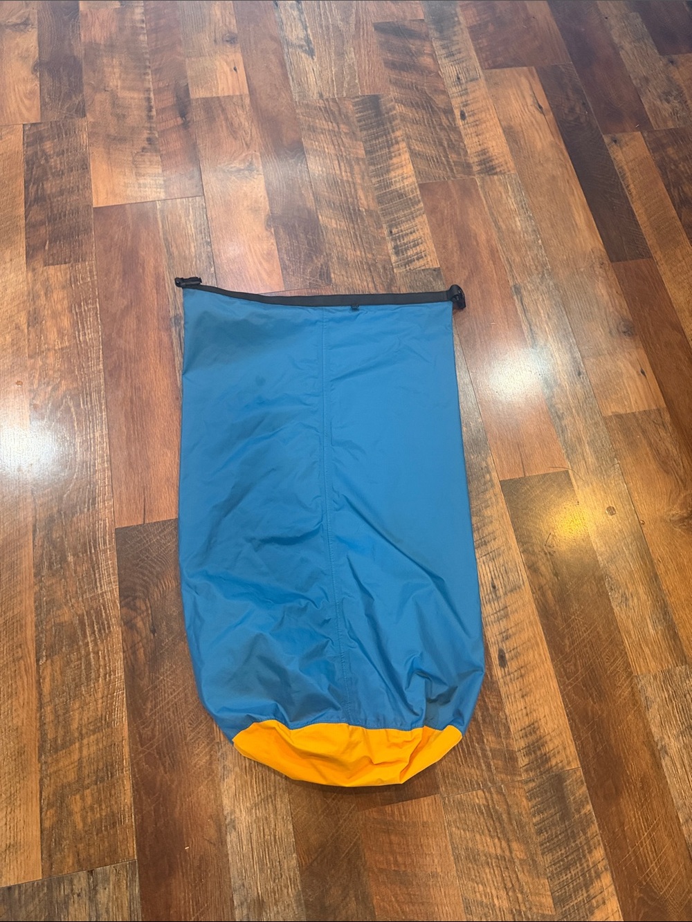 Sea to Summit Vacuum Sack Dry Bag - Blue with Yellow Base (3275) - Picture 3 of 3